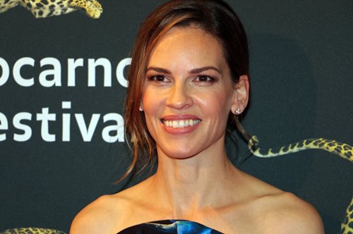 Χίλαρι Σουάνκ: Την ημέρα του Αγίου Βαλεντίνου έκανε γνωστά τα ονόματα των διδύμων