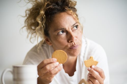 4 τροφές που μας εμποδίζουν να χάσουμε βάρος μετά τα 40