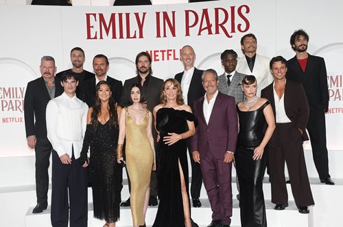 Emily in Paris, 2ο μέρος: Πρεμιέρα για το δεύτερο μέρος της 4ης σεζόν- Οι λαμπερές εμφανίσεις