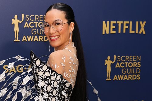 SAG Awards: H Άλι Γουονγκ έκανε τους πάντες να παραμιλούν με το φόρεμά της