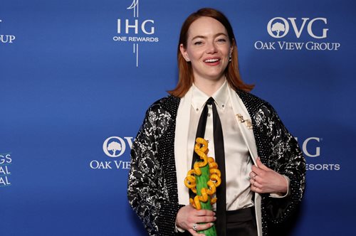 Η Έμα Στόουν μόλις κέρδισε το βραβείο καλύτερης γυναικείας ερμηνείας στο Palm Springs για το Poor Things