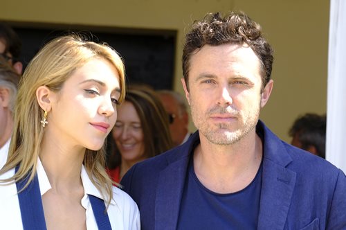 Ο Μπεν Άφλεκ χωρίζει και ο αδερφός του Κέισι, κάνει χαλαρές διακοπές στην Ελλάδα