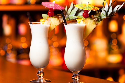 Throwback κοκτέιλς: Ποιος είπε Πίνα Κολάντα με μαρασκίνο;