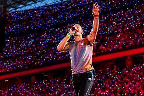 Coldplay: Το αποχαιρετιστήριο βίντεο του συγκροτήματος με την Αθήνα είναι αυτό που θα θέλαμε να είχαμε δει στη Eurovision