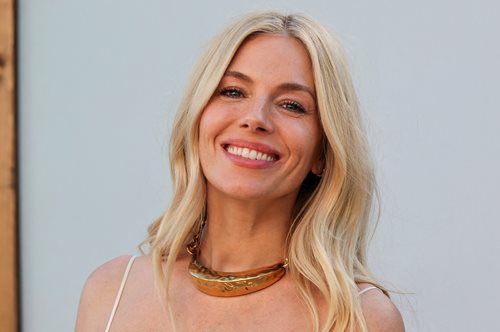 H Σιένα Μίλερ απογείωσε και πάλι το Boho chic στο red carpet της πρεμιέρας του Horizon