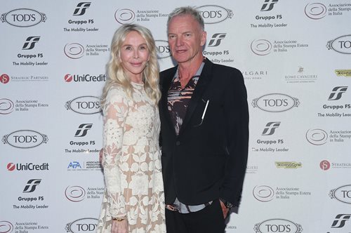 Η Τρούντι Στάιλερ και ο Στινγκ εξηγούν γιατί είναι τόσο ερωτευμένοι με την Ιταλία