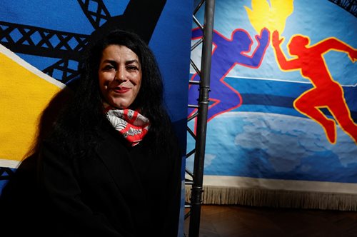 Η ταπισερί της Μαρζάν Σατραπί (Persepolis) για τους Ολυμπιακούς στο Παρίσι ζυγίζει 60 κιλά και χρειάστηκε 3 χρόνια για να υφανθεί