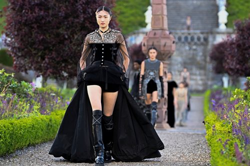 Dior: Η νέα δραματική πανκ συλλογή του αντλεί έμπνευση από την αδάμαστη Σκωτία