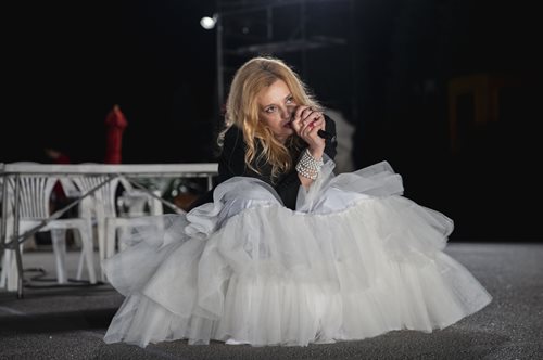 Η Λένα Κιτσοπούλου διασκευάζει και σκηνοθετεί Αριστοφάνη στο Αρχαίο Θέατρο Επιδαύρου