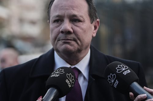 Ελεύθερος με περιοριστικούς όρους αφέθηκε ο ποινικολόγος Απόστολος Λύτρας που ξυλοκόπησε τη γυναίκα του