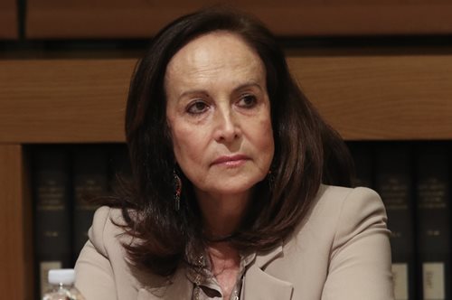 H Άννα Διαμαντοπούλου στο TikTok: Το ΠΑΣΟΚ του αύριο, το φαγητό με την Τέιλορ Σουίφτ και ο... Superman