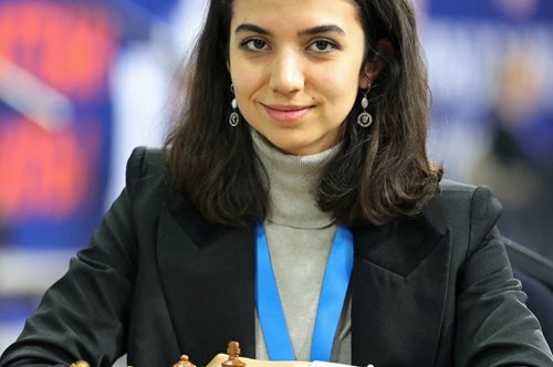 Η Ιρανή σκακίστρια, που αγωνίστηκε χωρίς μαντίλα