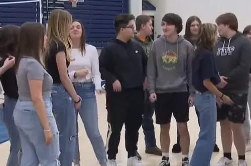 11 ζευγάρια διδύμων θα αποφοιτήσουν φέτος από το Λύκειο στην Πενσυλβάνια