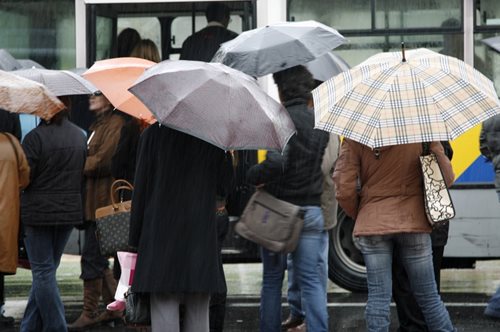 Συγκίνησε η οδηγός ΚΤΕΛ στην Κατερίνη: Πήγε στο σπίτι τους έναν έναν τους επιβάτες λόγω της κακοκαιρίας