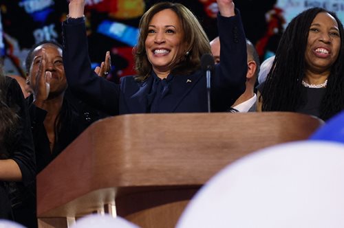 Η Κάμαλα Χάρις αποδέχθηκε και επισήμως το χρίσμα των Δημοκρατικών: 