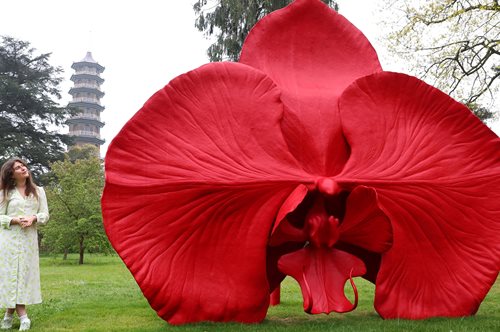 Αν βρεθείς στο Λονδίνο μην χάσεις την μαγική έκθεση του Marc Quinn στο Kew Gardens