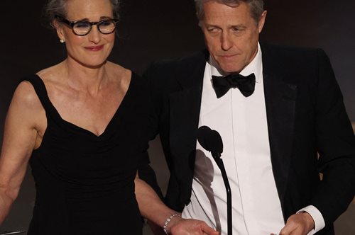 Όσκαρ 2023: Ο φλεγματικός Χιου Γκραντ έκανε σκόνη την Άσλεϊ Γκράχαμ και χαρακτήρισε τον εαυτό του ως...