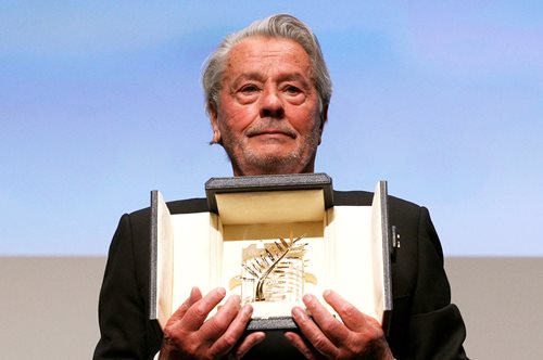 Πέθανε ο Αλέν Ντελόν, το τελευταίο ιερό τέρας του κινηματογράφου