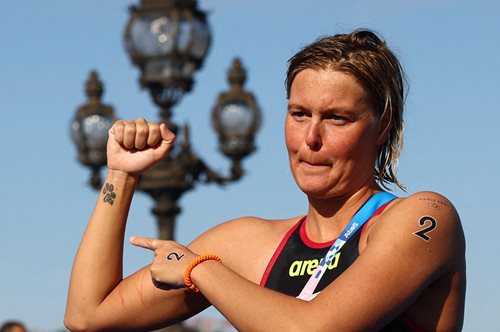 Μια διαφορετική ιστορία αγάπης: Η Ολυμπιονίκης Van Rouwendaal κέρδισε το χρυσό μετάλλιο για τον σκυλάκο της που έφυγε από τη ζωή