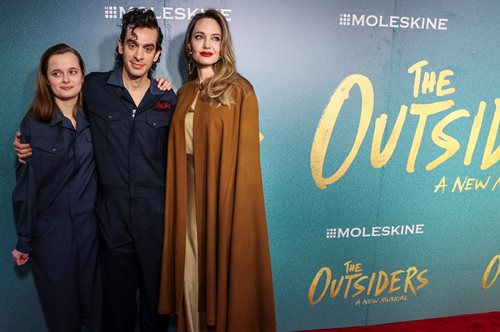 H Αντζελίνα Τζολί και η κόρη της, Βιβιέν στο κόκκινο χαλί της πρεμιέρας του Broadway