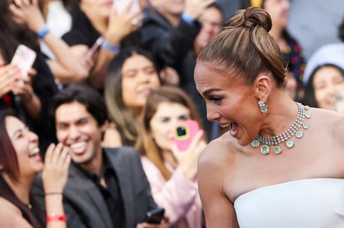 Τζένιφερ Λόπεζ: Μόνη της, χωρίς τον Μπεν Άφλεκ έφτασε στην πρεμιέρα της ταινίας της Atlas με τις φήμες του χωρισμού να φουντώνουν