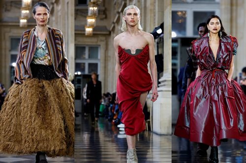 O οίκος Vivienne Westwood απέτισε έναν ροκ φόρο τιμής στην ιδρύτρια του, στην Εβδομάδα Μόδας στο Παρίσι