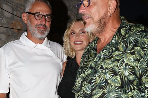 Το απίστευτο στιλ του Νίκου Συρίγου στη συναυλία της Ελεονώρας Ζουγανέλη στην Επίδαυρο