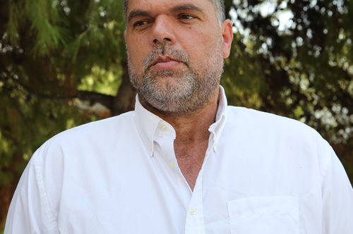 Δημήτρης Παπανικολάου: Βοήθησε παιδί στο φάσμα του αυτισμού που είχε καθίσει στη μέση της Βάρης- Κορωπίου