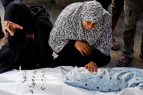 Γάζα: Όταν οι ψυχές περνούν και χάνονται- μωράκι γεννιέται κατά τη διάρκεια του πολέμου και σκοτώνεται από ισραηλινά πυρά