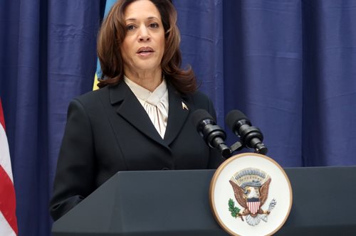 ΗΠΑ: Το ζεύγος Ομπάμα στηρίζει την Κάμαλα Χάρις για την Προεδρία της χώρας