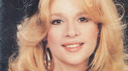 Η άγνωστη φωτογραφία της Αλίκης Βουγιουκλάκη: Χορεύει πάνω σε σκάφος με τον Νίκο Μαστοράκη