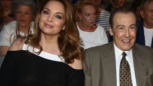 Άντζελα Γκερέκου: Εντυπωσιακή νύφη με λευκή δαντελένια δημιουργία στο πλευρό του Τόλη Βοσκόπουλου, πριν από 29 χρόνια