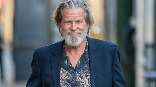 «Είμαι πολύ καλύτερα, αλλά ο κόβιντ μου άλλαξε τα φώτα»: Ο Τζεφ Μπρίτζες νίκησε τον καρκίνο 