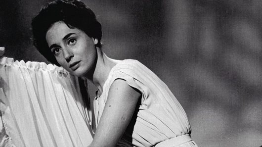 50 χρόνια πριν: Η Έλλη Λαμπέτη με την Κάτια Δανδουλάκη και τη Βέρα Κρούσκα για βουτιές στο Πήλιο