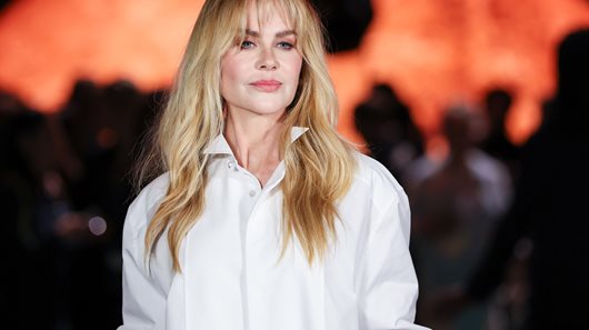 Το iconic φόρεμα του Galliano για τη Nicole Kidman σηματοδότησε την έναρξη του Red Carpet το 1997