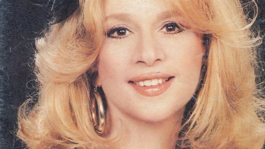 Η σπάνια φωτογραφία της Αλίκης Βουγιουκλάκη με τη μητέρα της πριν από 31 χρόνια