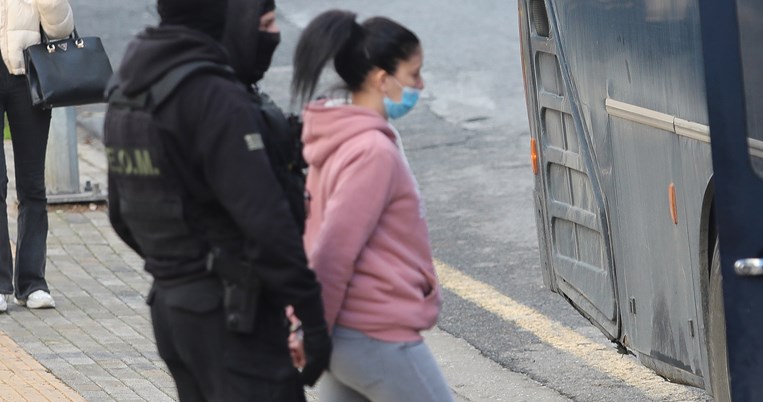 Υπόθεση κολωνού, μάνα