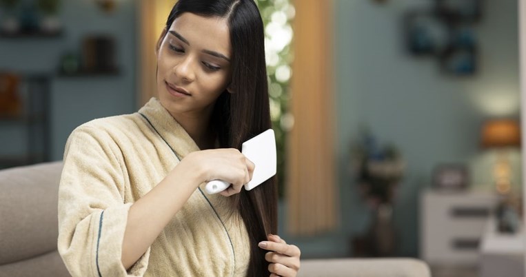 5 κινήσεις που πρέπει να αποφεύγεις για να έχεις δυνατά μαλλιά