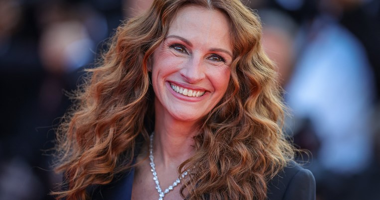 JULIA ROBERTS