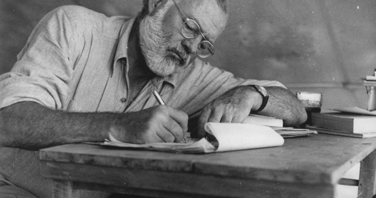 Ernest_Hemingway_Writing
