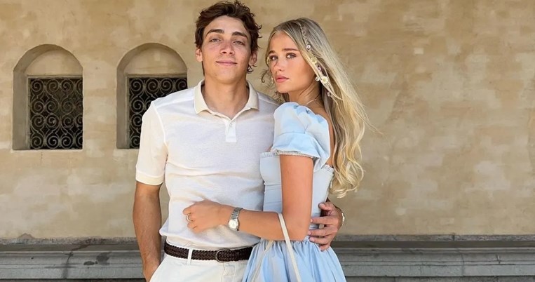 Μόντο, Καράλης, Σαντορίνη