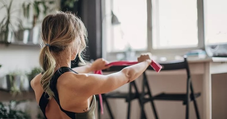 κυρτοι ωμοι