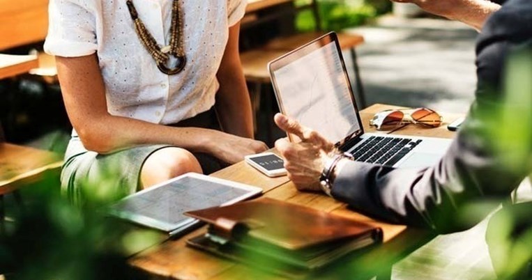 Σεξουαλική παρενόχληση στην εργασία, Δημόσιο