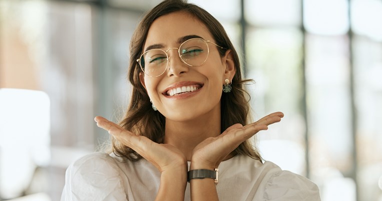 κοπέλα χαμογελο