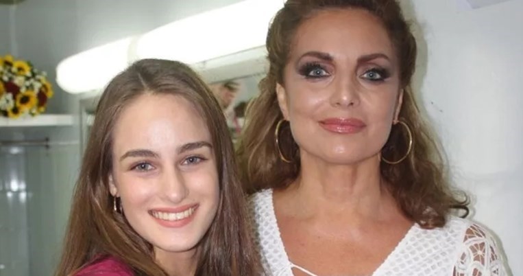 αντζελα_γκερεκου