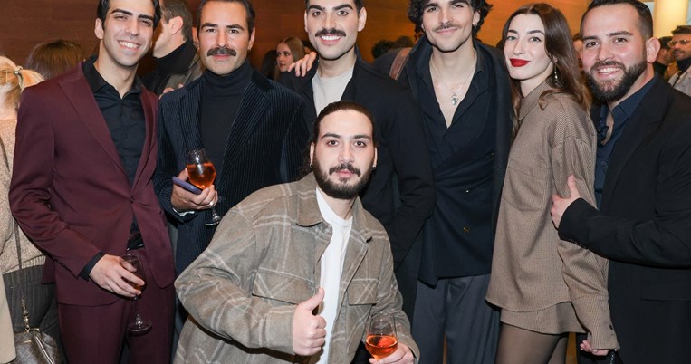 Ο ΘΙΑΣΟΣ ΤΗΣ ΠΑΡΑΣΤΑΣΗΣ