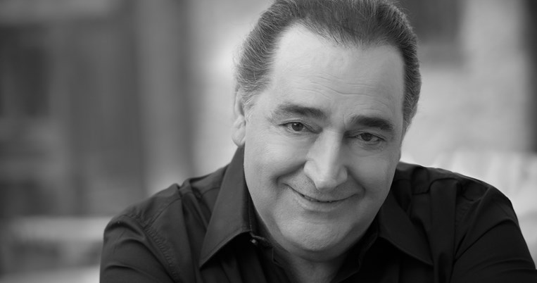 Βασίλης Καρράς