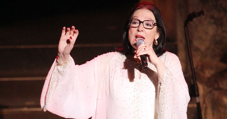 Νάνα Μούσχουρη