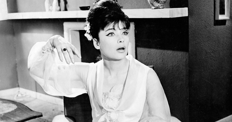 Τζένη Καρέζη