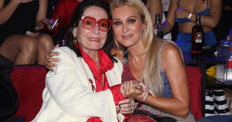 μουσχουρη_νατασα